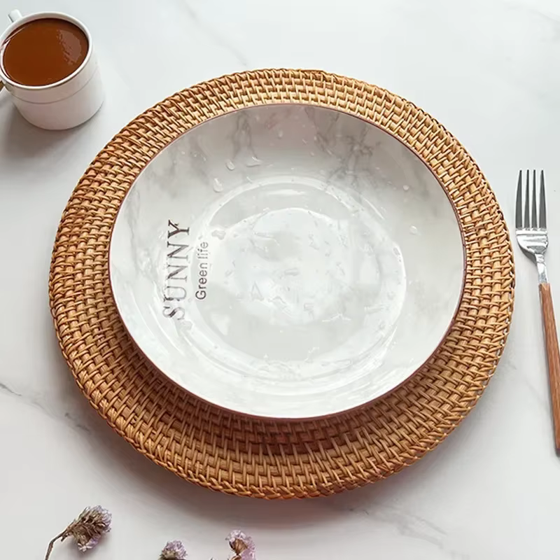 Assiette en rotin naturel faite à la main de 13 pouces