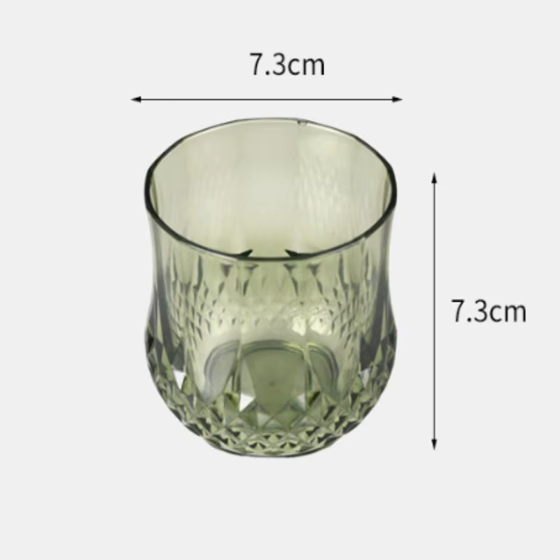 Verres à vin en plastique