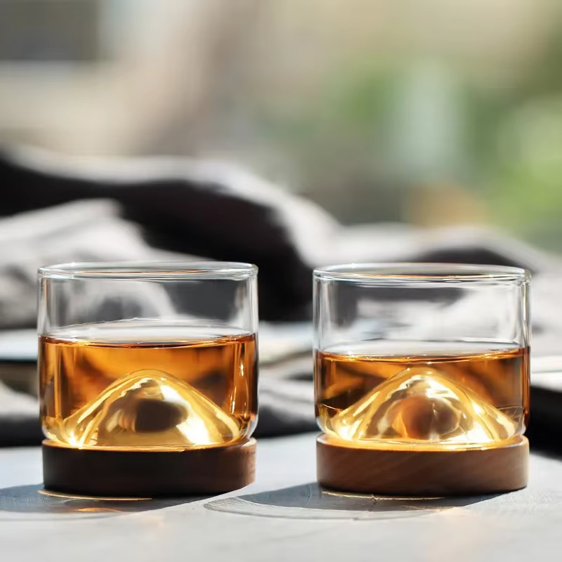 Verre à whisky de montagne avec Base en bois