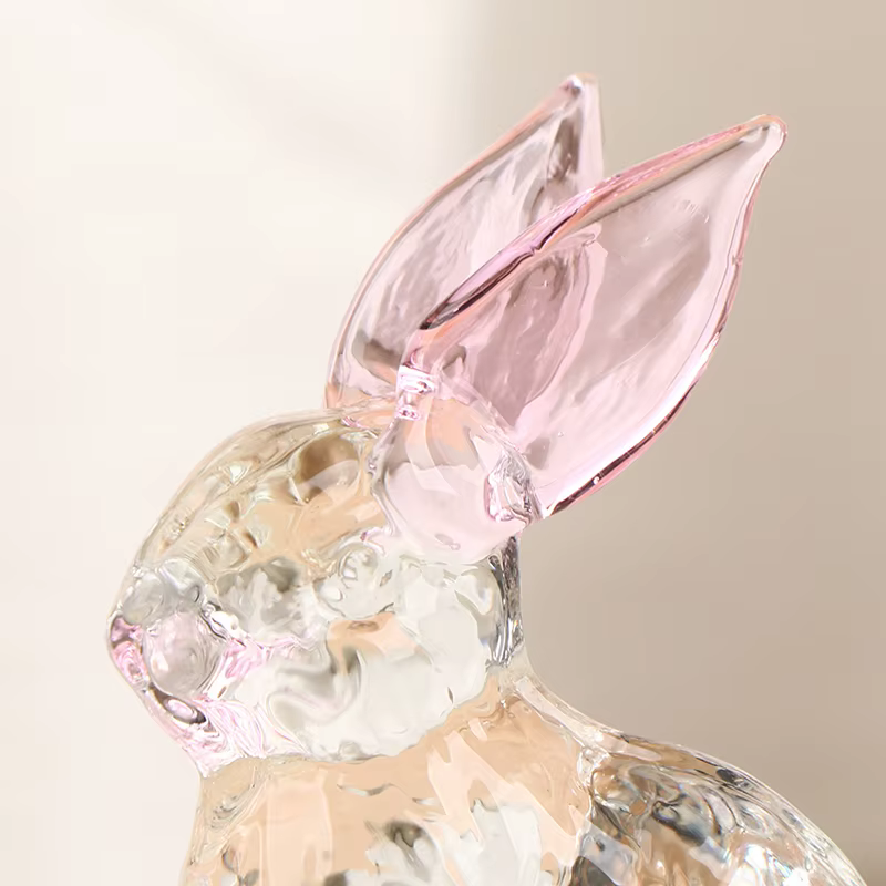 Statue en cristal de main de lapin en verre