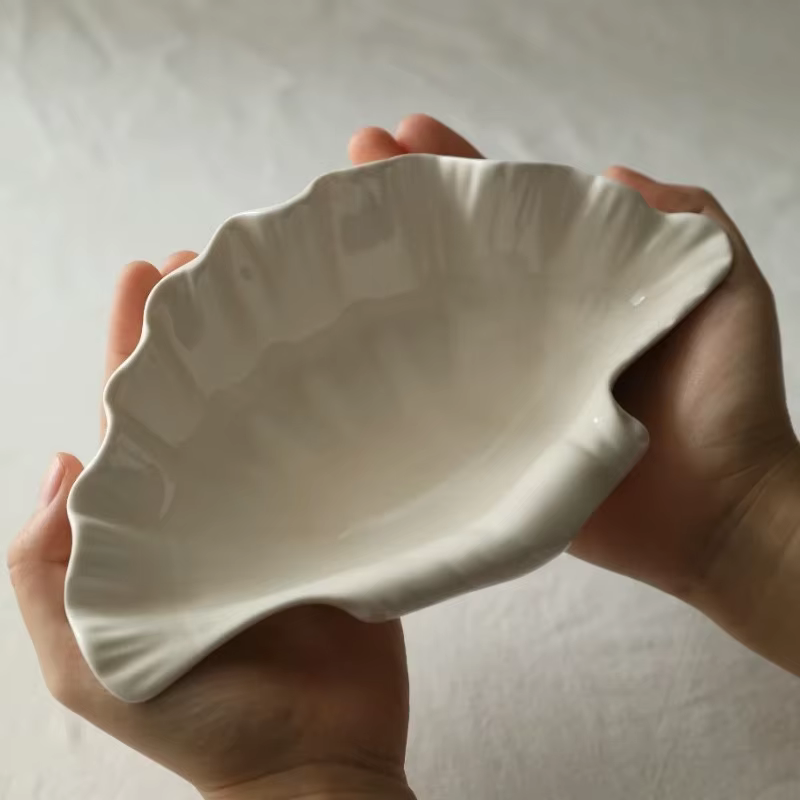 Assiette en céramique rétro crème