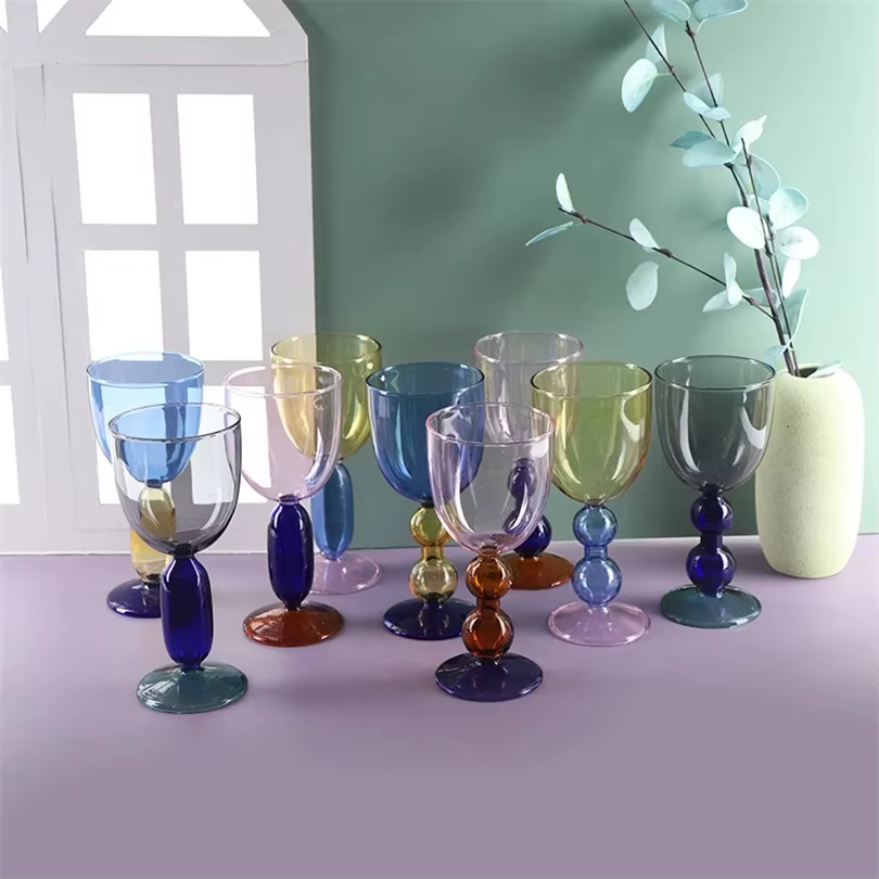 Gobelet en verre coloré nordique