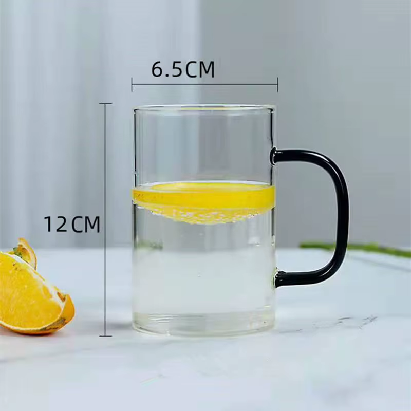 Tasse en verre transparente pour le petit déjeuner
