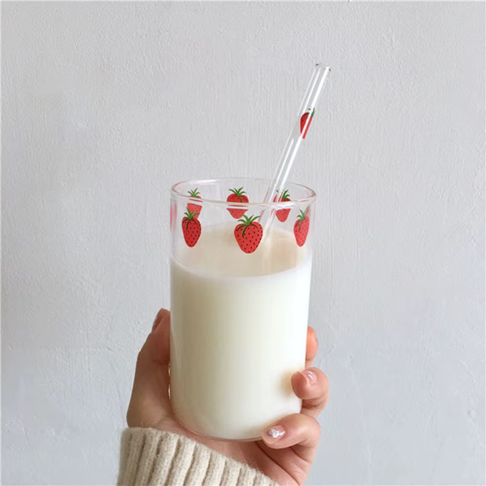 Tasse en verre mignonne à fraises de 300ml, avec paille, tasse d'eau transparente créative, lait d'étudiant, verre résistant à la chaleur Nana