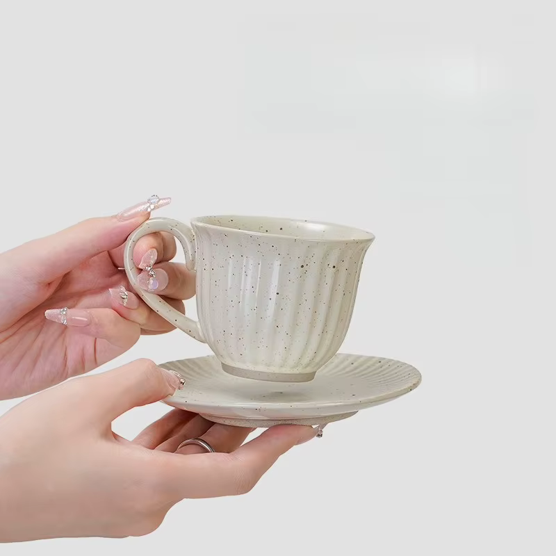 Un ensemble de tasses et assiettes tasse à café Style rétro en céramique rayé bureau thé de l'après-midi poterie