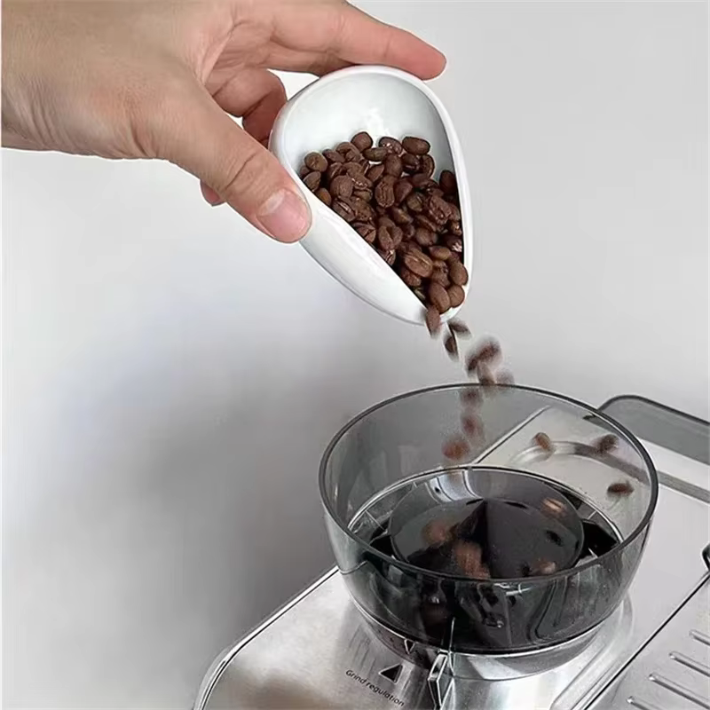Plateaux de dosage de grains de café et vaporisateur de plats