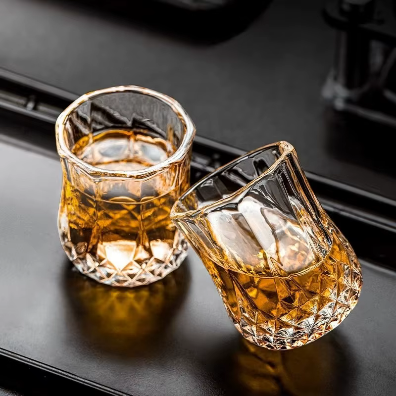 Verre à whisky en forme de rhum