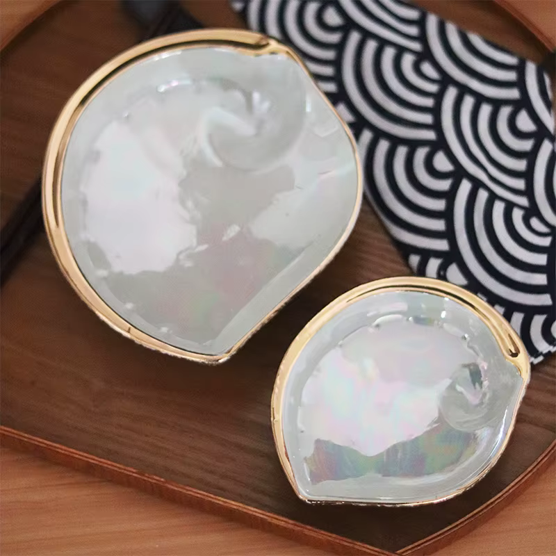 Assiette De luxe en céramique à coque irrégulière avec bord doré Vintage
