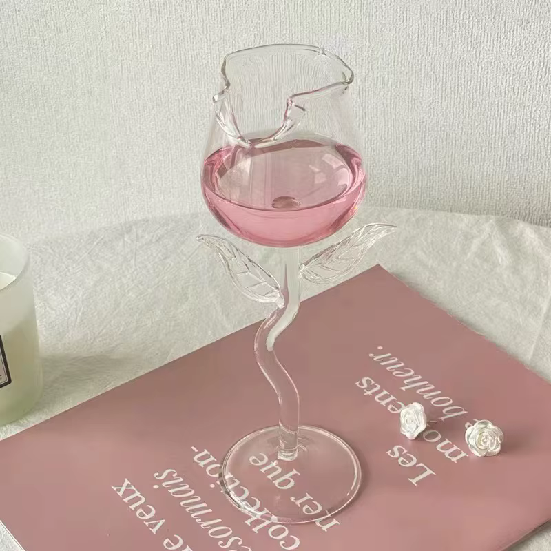 Verres à vin rouge en forme de rose