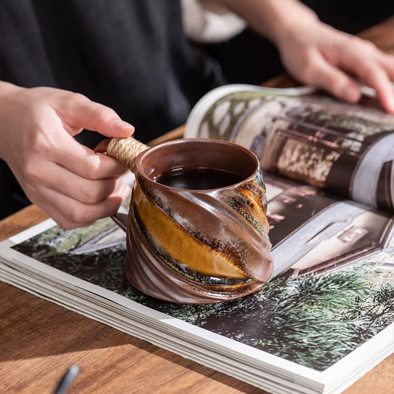 Tasse en céramique de ULde chanvre en spirale créative