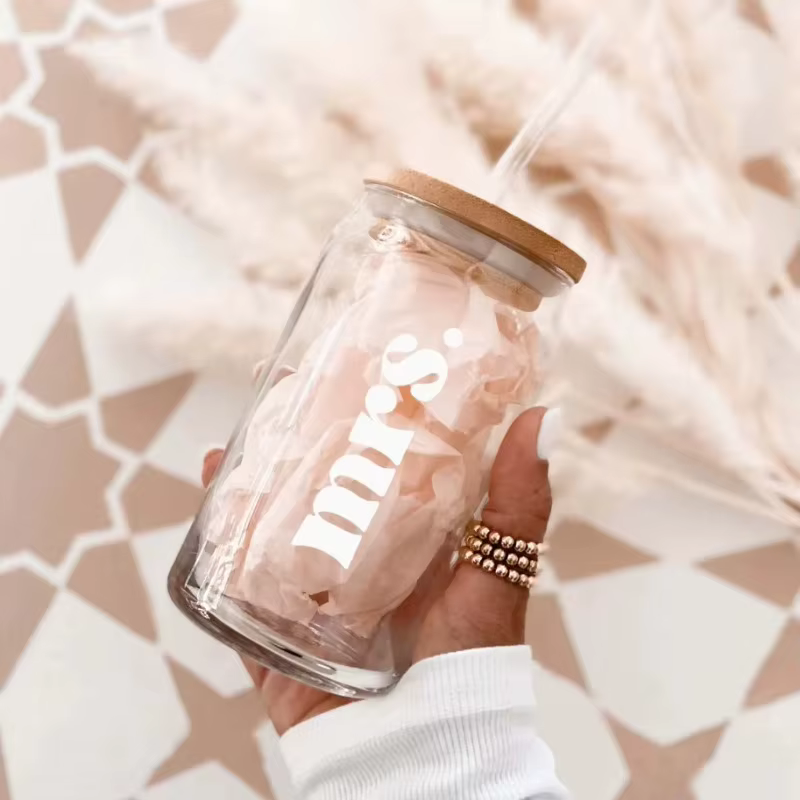 Tasse à café glacée en verre avec couvercle pour mariée