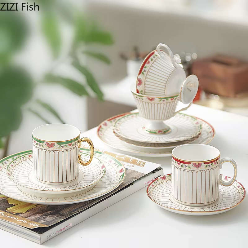 Tasse et soucoupe en céramique à cœur rayé plaqué or classique