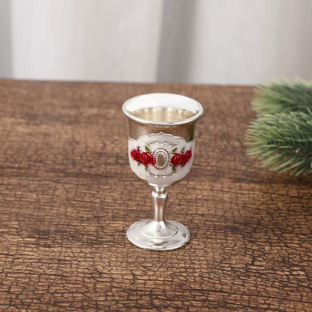 Verres à vin vintage dorés