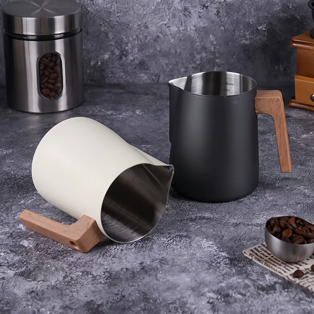 Pichet à mousse de lait et de café