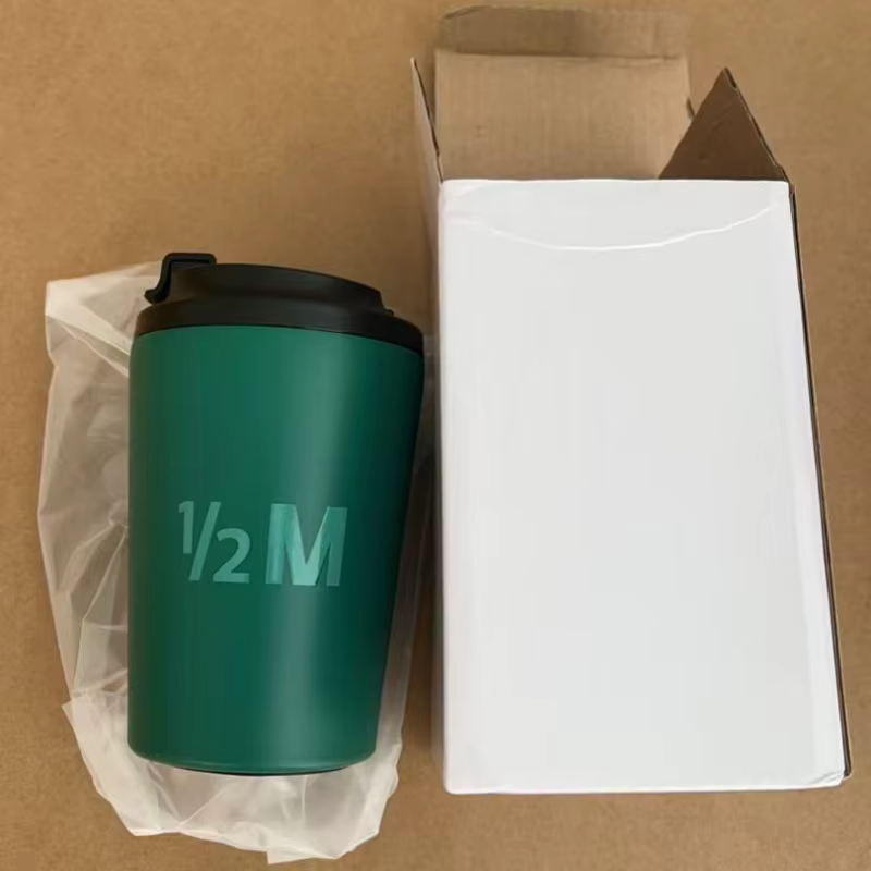 Gros demi M tasse à café