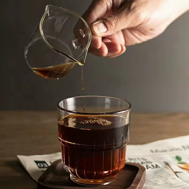 Verre à café à rayures verticales