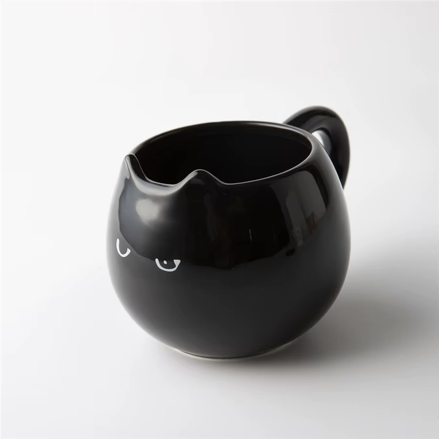 Tasse en céramique en forme de chat
