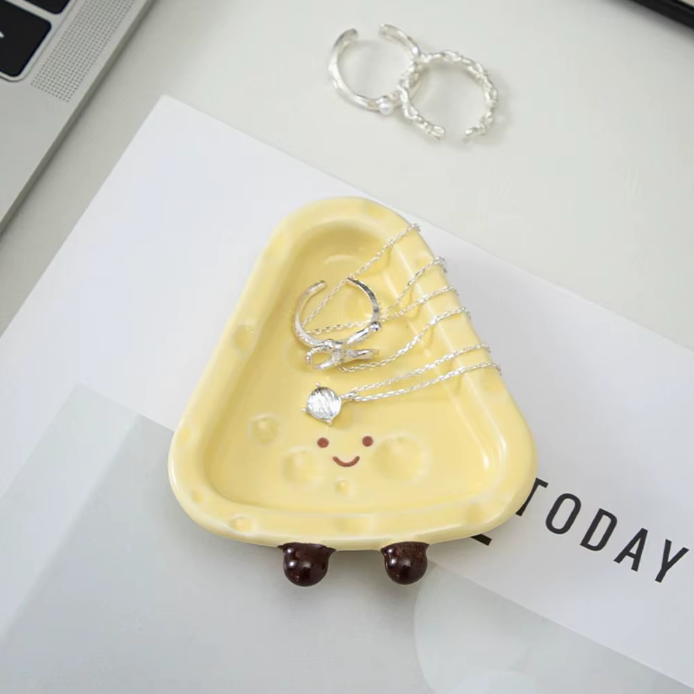 Vaisselle en forme de fromage mignon