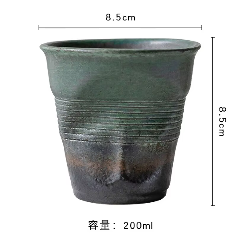 Tasse à café en poterie brute