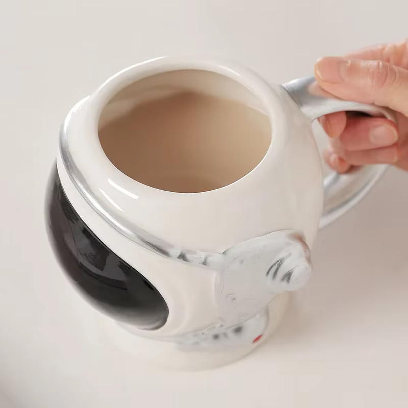 Tasse en céramique en forme de planète d'astronome