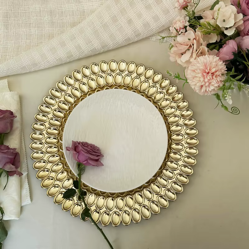 100 assiettes décoratives dorées rondes de 13 pouces pour la présentation de table
