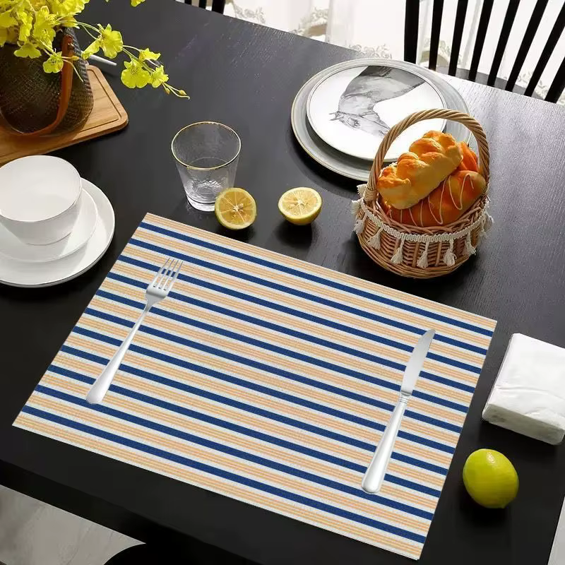 VIKAMA Lot de 2/4/6 tapis de table classiques à carreaux noirs et blancs
