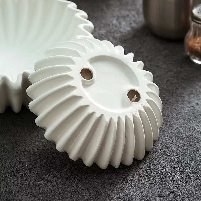 Assiette isolante en forme de feuille de lotus double couche en céramique blanche
