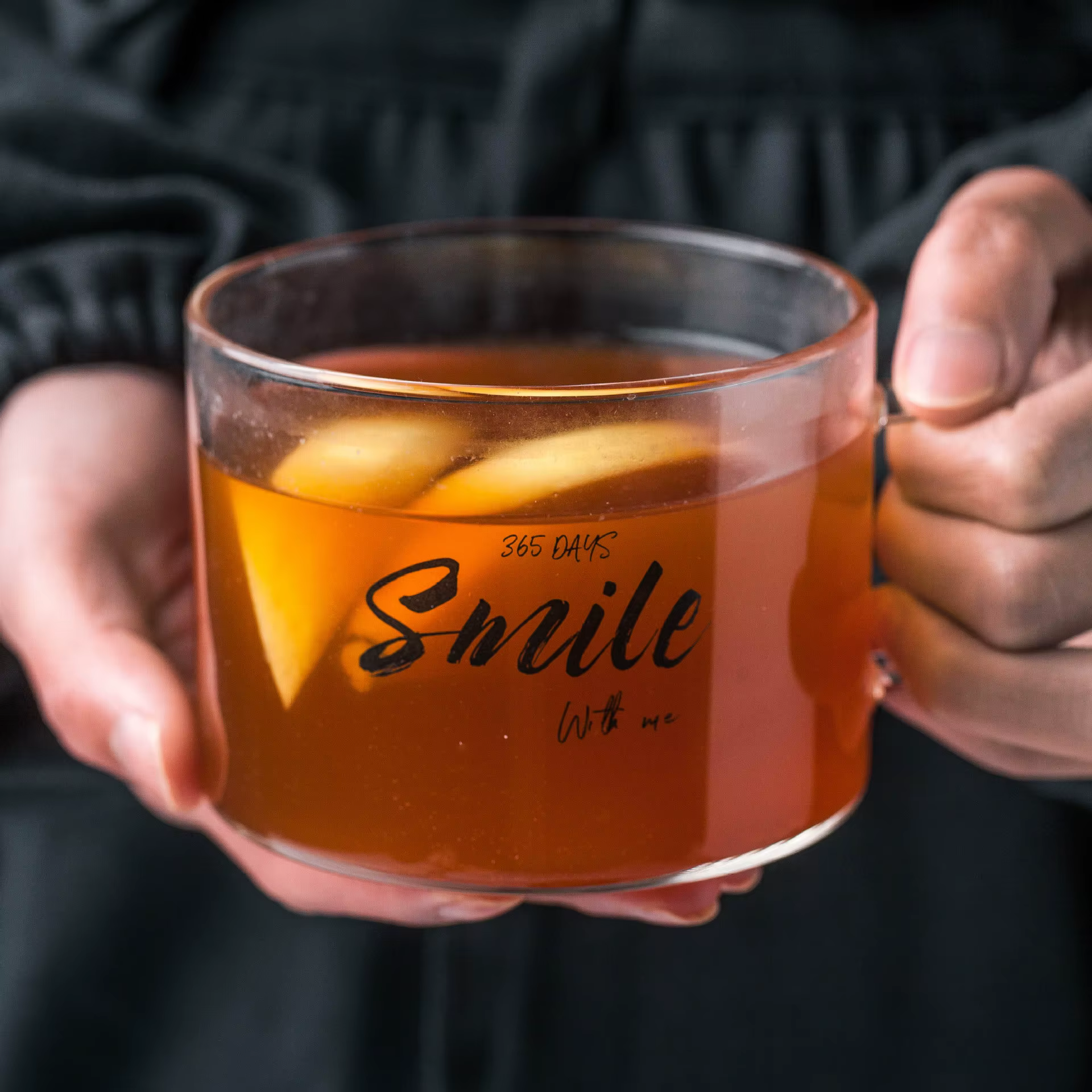 Tasse à café et thé en verre avec lettres transparentes imprimées