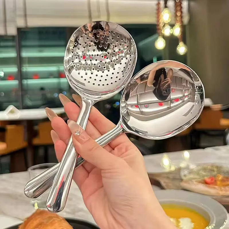 Louche en acier inoxydable pour servir la soupe