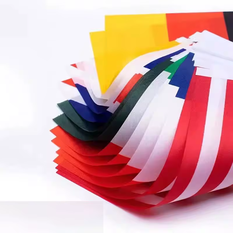 Drapeau national de la République centrafricaine KAFNIK, 14*21cm, 5 pièces, à agiter à la main, avec mât en plastique de 30cm