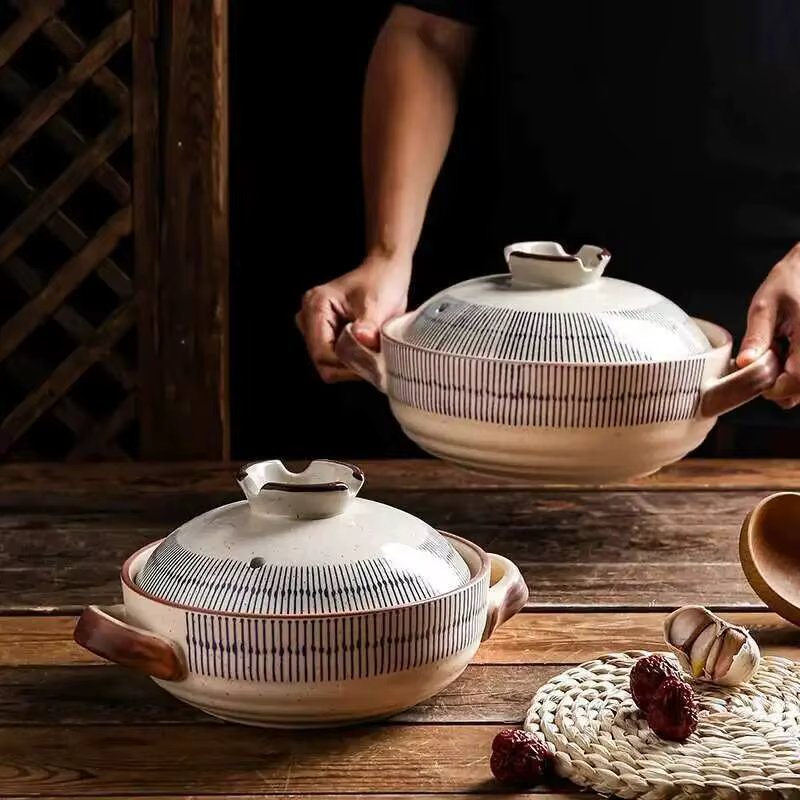 Casserole de cuisine rétro japonaise avec couvercle