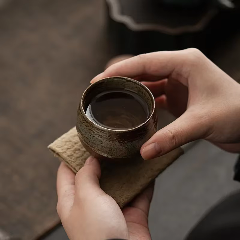 Tasse à thé en céramique faite à la main