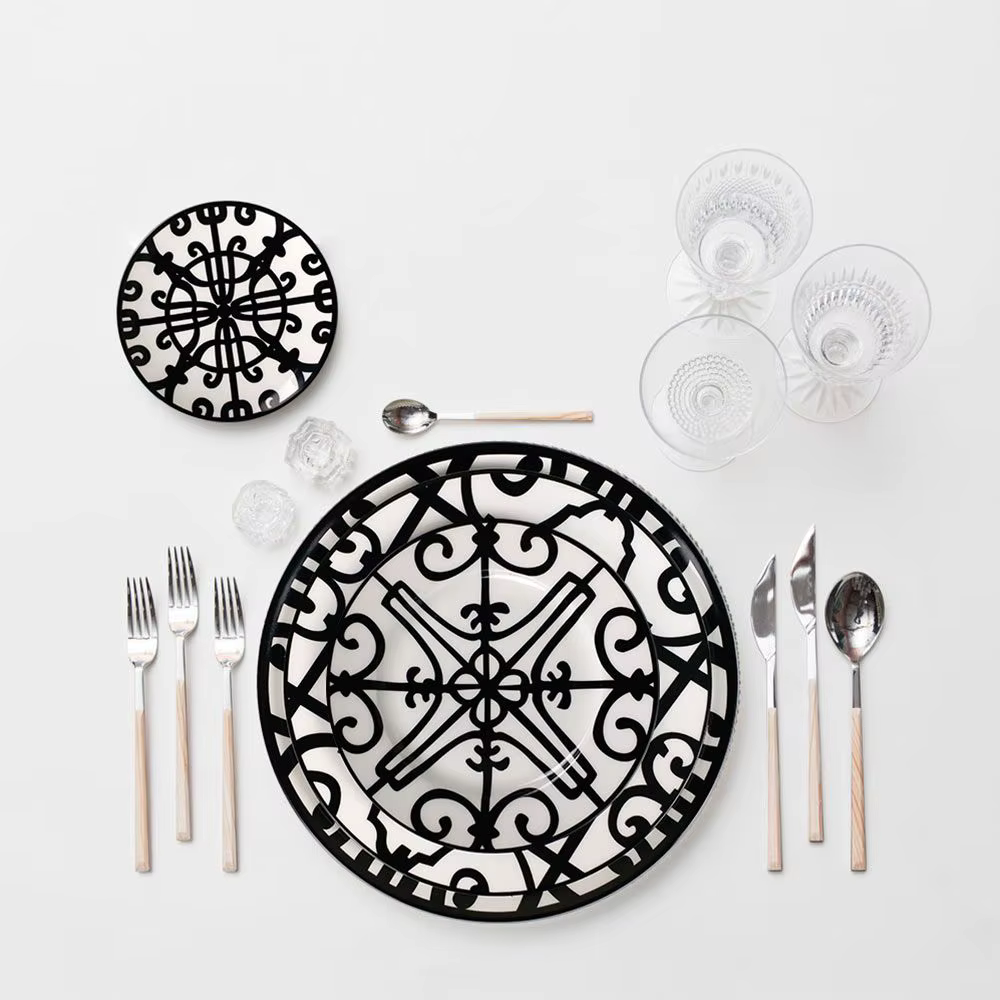 Ensemble de bols et plats ménagers
