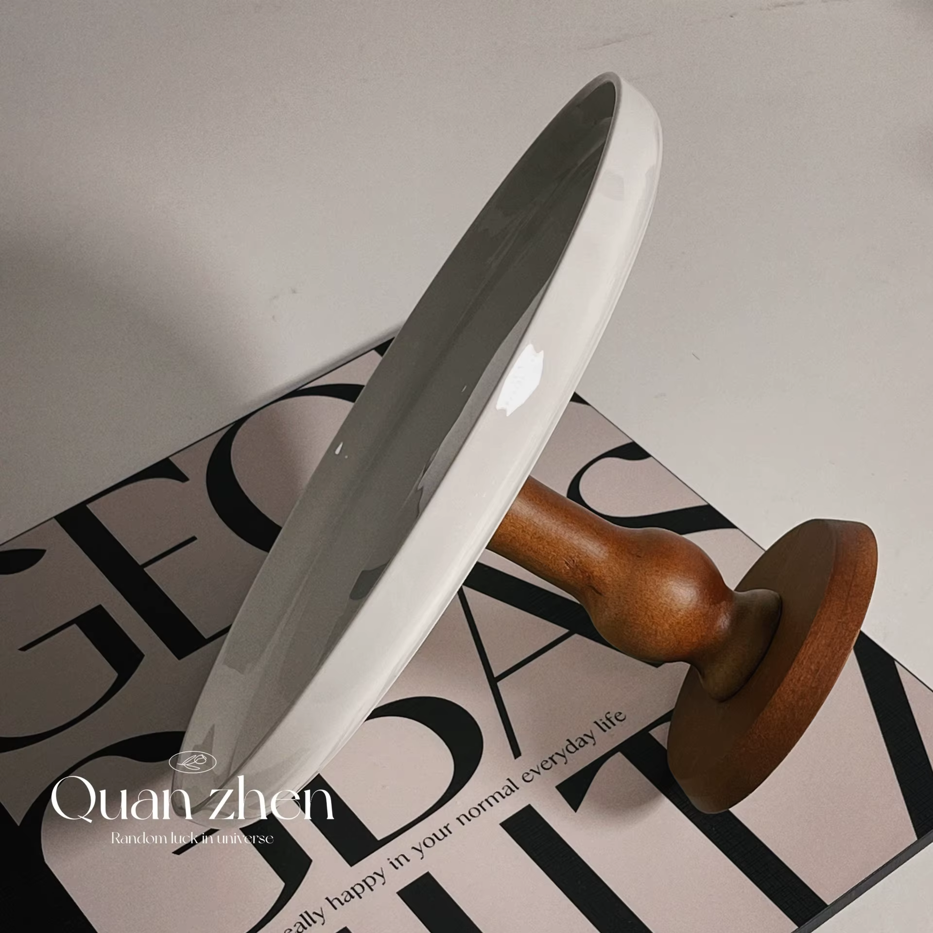 Assiette à pied haut en céramique Vintage française