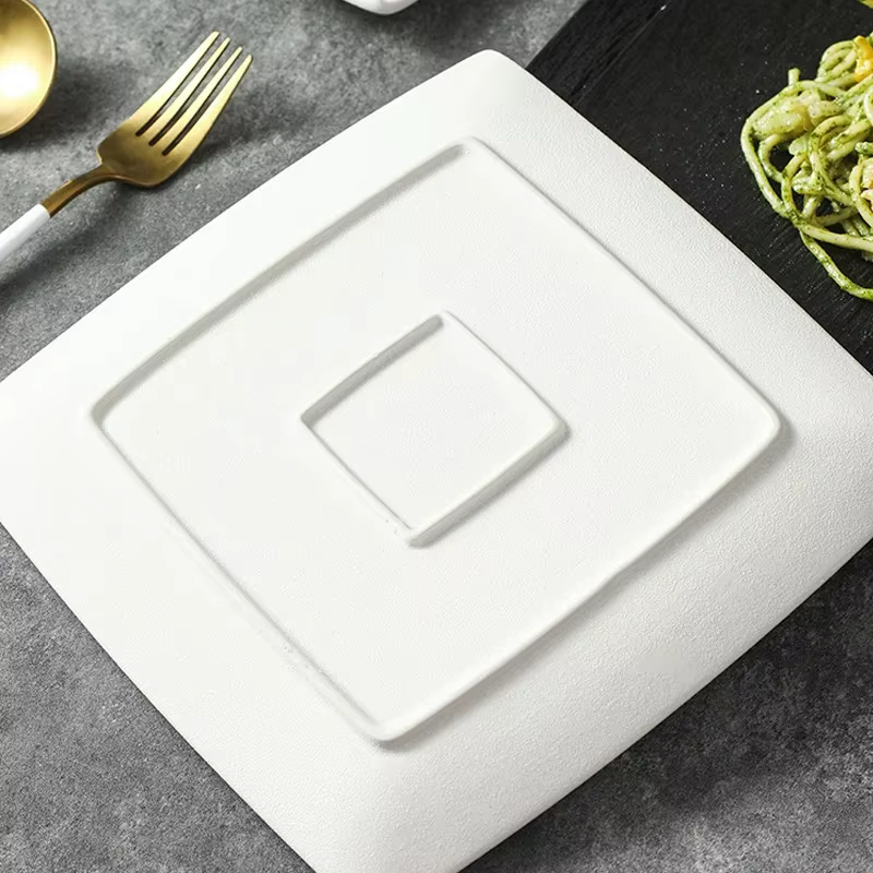 Vaisselle et assiettes blanches haut de gamme