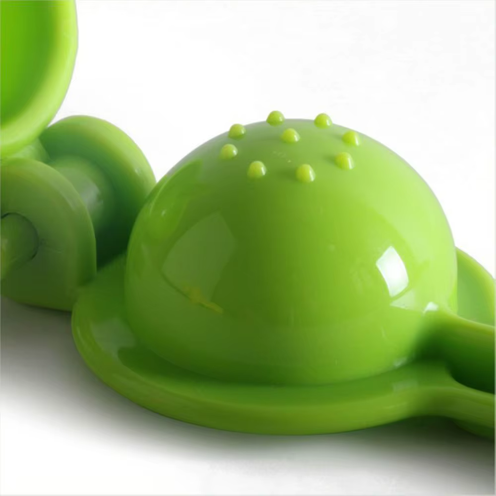 Presse-citron et citron en plastique
