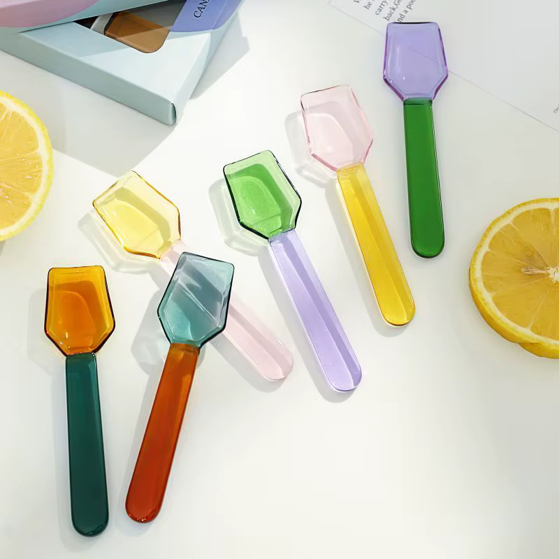 Cuillère en verre coloré pour dessert