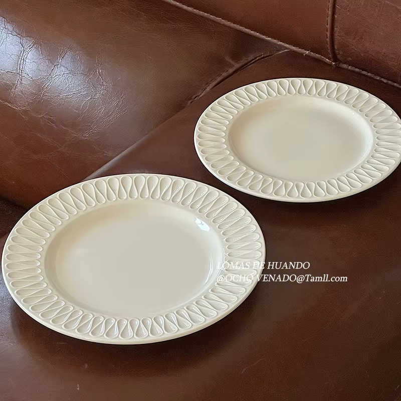 Assiette en Relief blanche française