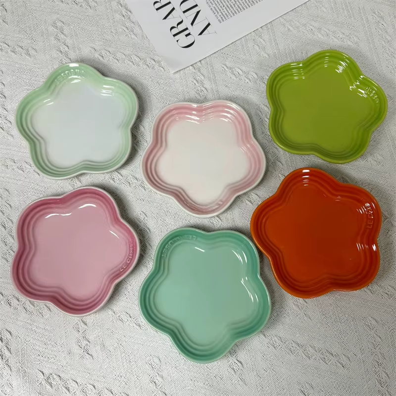 Petite assiette en fleur de prunier de 14cm