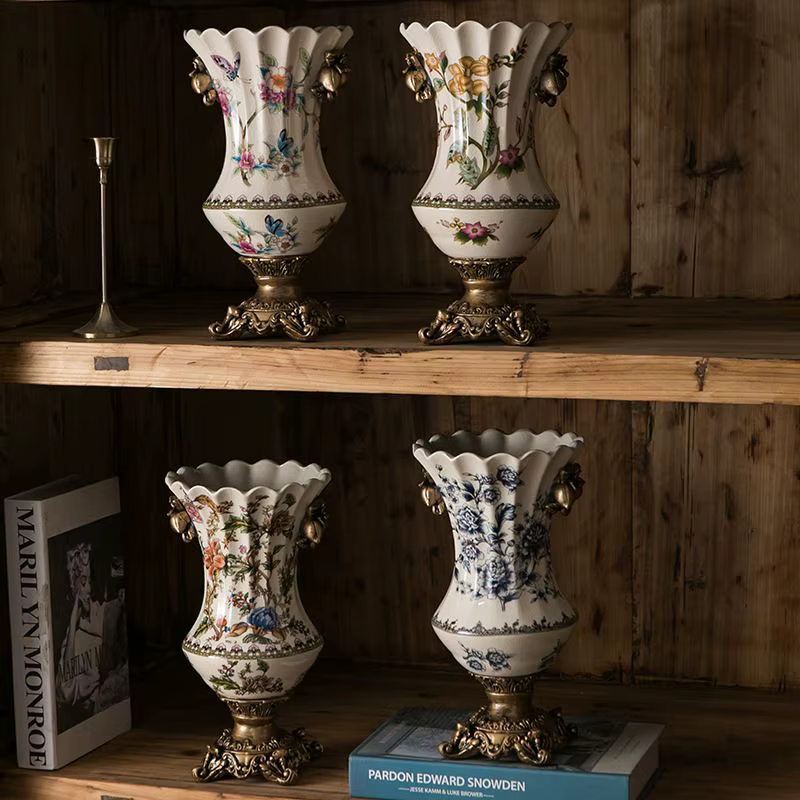 Vase en porcelaine rétro bleu et blanc