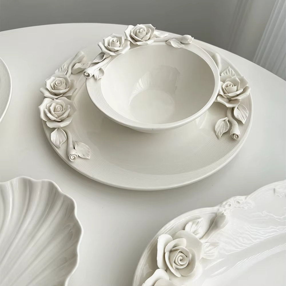 Bol à fleurs, assiette