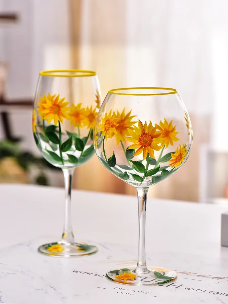 Verre à vin en cristal à motifs de fleurs, art de la main, pieds hauts, vin rouge, proximité de la main, famille, festival, fête, ensemble de trois pièces