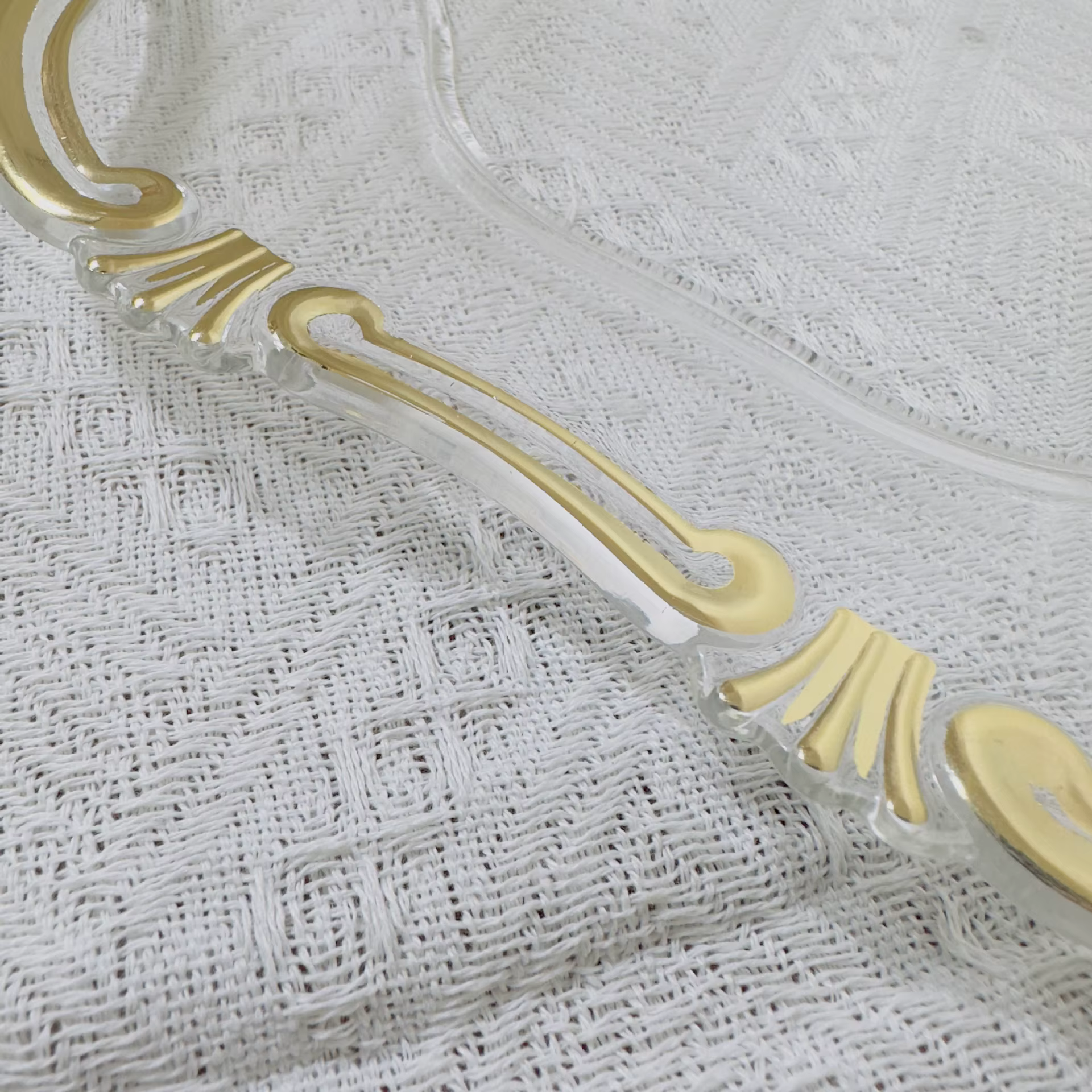 50 assiettes décoratives rondes transparentes avec bord doré
