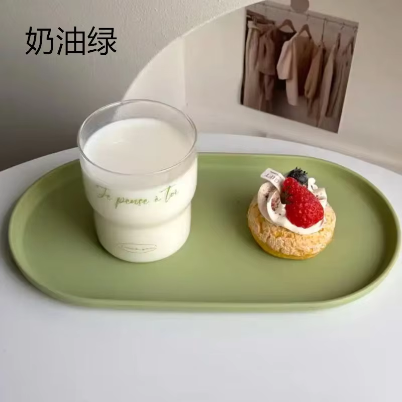Assiette simple de couleur unie