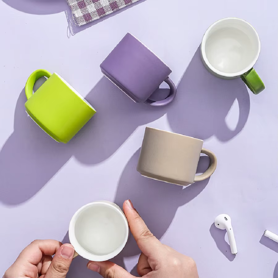 Ensemble de petites tasses à café en céramique