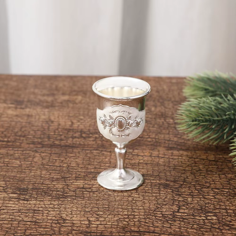Verres à vin vintage dorés