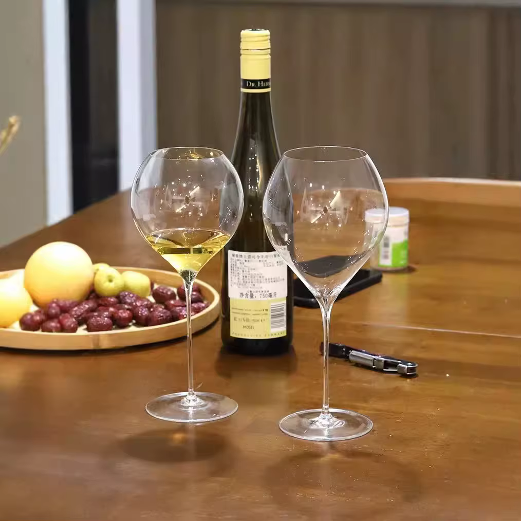 Verres à vin blancs fins