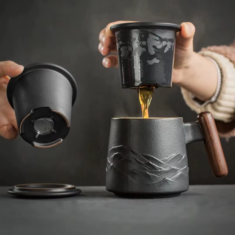 Tasses en céramique vintage avec poignée en bois
