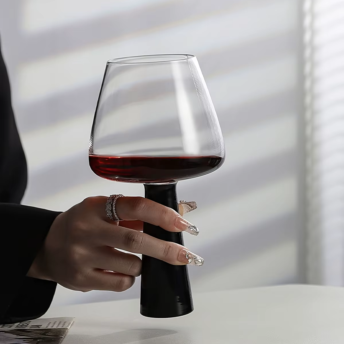 Verre à pilier noir rétro