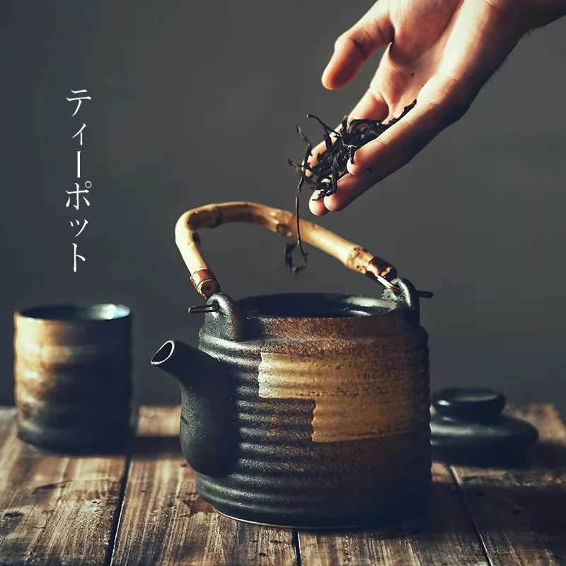Théière japonaise en céramique peinte à la main